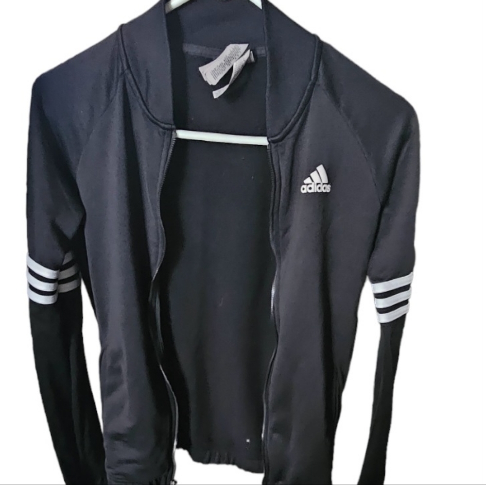 Adidas set of 2 pieces. Good condition.